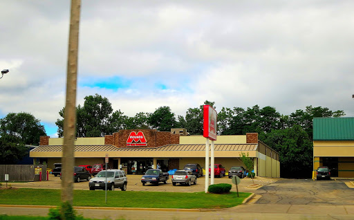 Pet Supply Store «Mounds Pet Food Warehouse», reviews and photos, 2110 S Stoughton Rd, Madison, WI 53716, USA