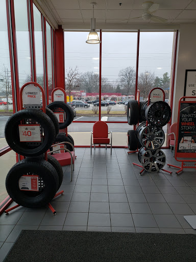 Tire Shop «Discount Tire Store - Louisville, KY», reviews and photos, 2131 S Hurstbourne Pkwy, Louisville, KY 40220, USA