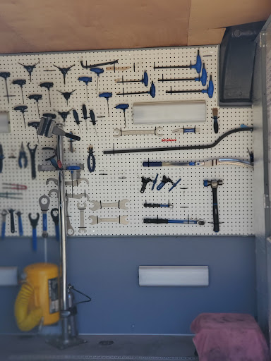 Bicycle Repair Shop «Thrill Bikes», reviews and photos, 4206 W Electra Ln, Glendale, AZ 85310, USA