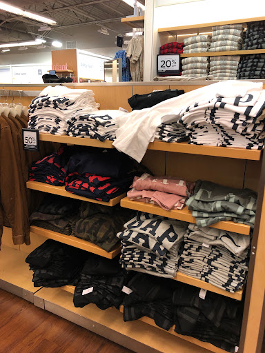 Clothing Store «Gap Outlet», reviews and photos, 100 Premium Outlets Blvd #100, Hagerstown, MD 21740, USA