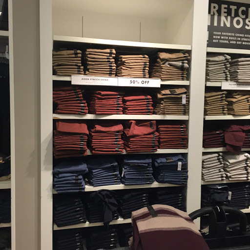 Clothing Store «Banana Republic», reviews and photos, 820 W Stacy Rd, Allen, TX 75013, USA