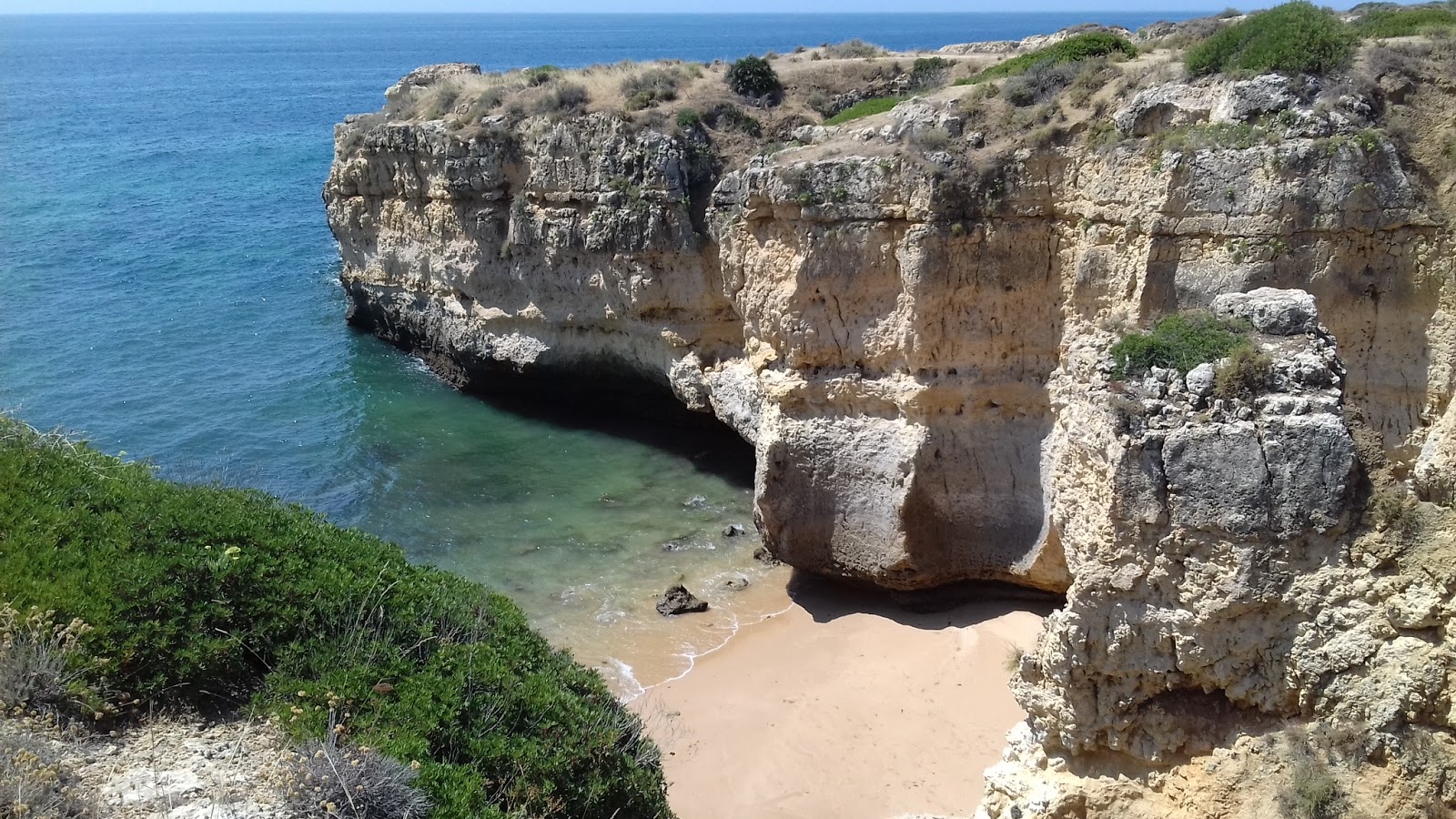 Foto von Ninho de Andorinha mit heller sand Oberfläche