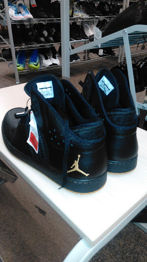 Clothing Store «Burlington Coat Factory», reviews and photos, 2035 S Robert St, West St Paul, MN 55118, USA