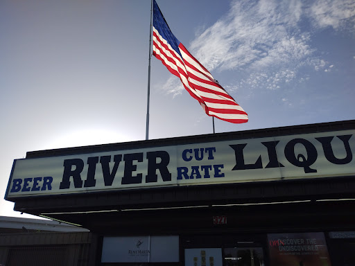 Liquor Store «River Cut Rate Liquor», reviews and photos, 327 Cadiz St, Dallas, TX 75207, USA