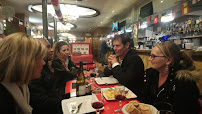 Atmosphère du Restaurant Brasserie Tabac Le Maillot - Point Nickel à Paris - n°18