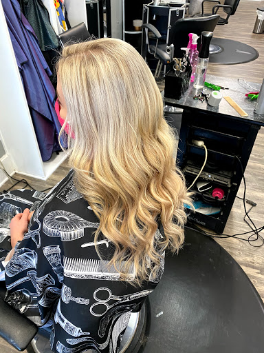 Beauty Salon «Stephanie Hood & Company Hair & Nail Salon», reviews and photos, 97 W Public Sq, Scottsville, KY 42164, USA