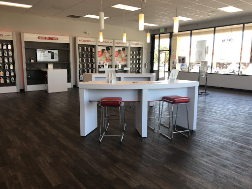 Cell Phone Store «Verizon Authorized Retailer - A Wireless», reviews and photos, 750 S Lincoln Ave #101, Corona, CA 92882, USA