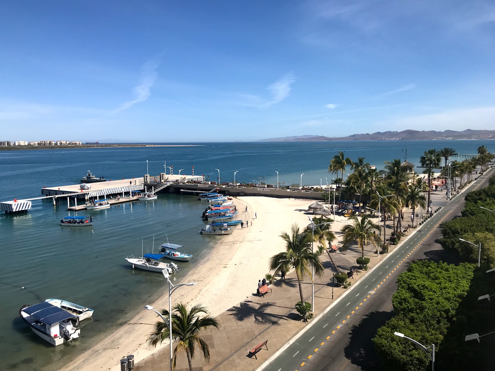 Foto di Playa La Paz con spiaggia spaziosa