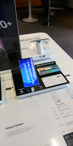 Cell Phone Store «AT&T», reviews and photos, 425 N Harlem Ave, Oak Park, IL 60301, USA