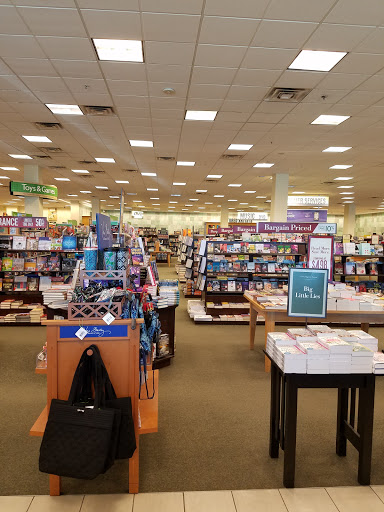 Book Store «Barnes & Noble», reviews and photos, 13131 Ridgedale Dr, Minnetonka, MN 55305, USA