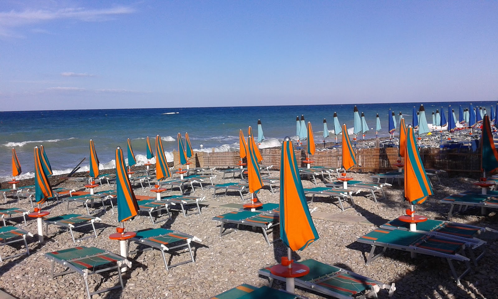 Foto von Borgata Marina beach und die siedlung