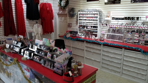 Janets Closet, 2317 Fort St, Wyandotte, MI 48192, USA, 