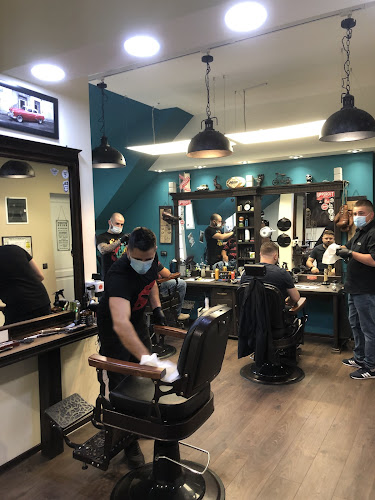 Royals Hair & Barber Shop - <nil>