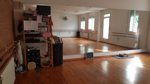 Imagen del negocio Escuela de Ballet Dedans en Sant Vicenç dels Horts, Barcelona