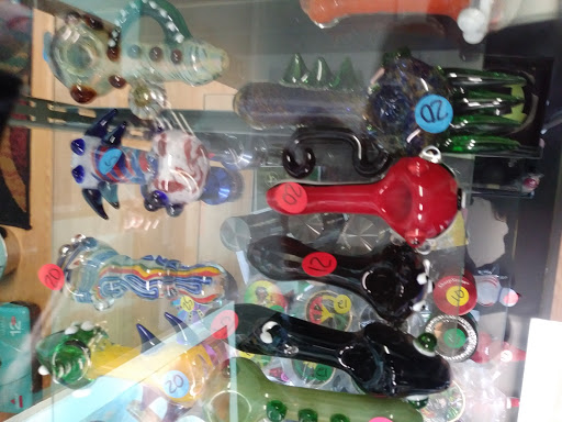 Tobacco Shop «Puffins Smoke Shop», reviews and photos, 691 Washington St, Attleboro, MA 02703, USA