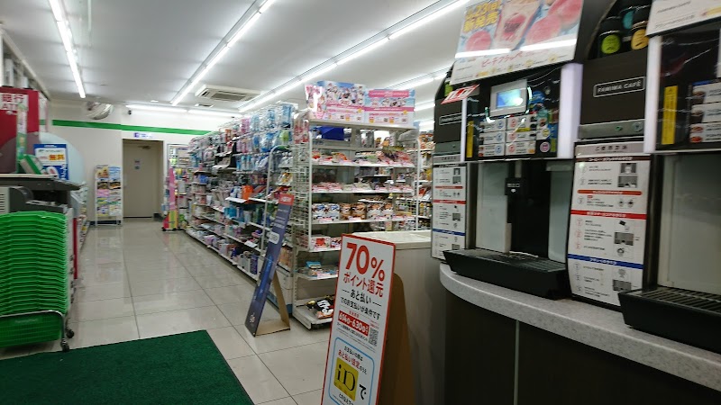 ファミリーマート 熊谷万平町店