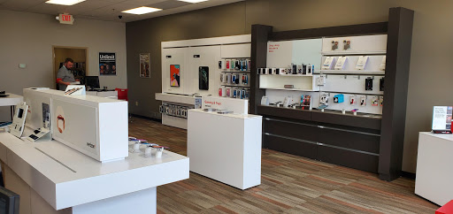 Cell Phone Store «Verizon Premium Wireless Retailer - Wireless Zone - St. Francis, MN», reviews and photos, 23168 St Francis Blvd NW, St Francis, MN 55070, USA