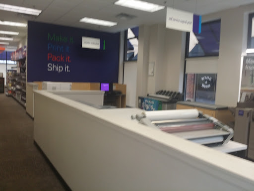 Print Shop «FedEx Office Print & Ship Center», reviews and photos, 281 W Townline Rd #100a, Vernon Hills, IL 60061, USA