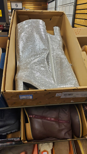 Shoe Store «DSW Designer Shoe Warehouse», reviews and photos, 822 Woods Crossing Rd, Greenville, SC 29607, USA