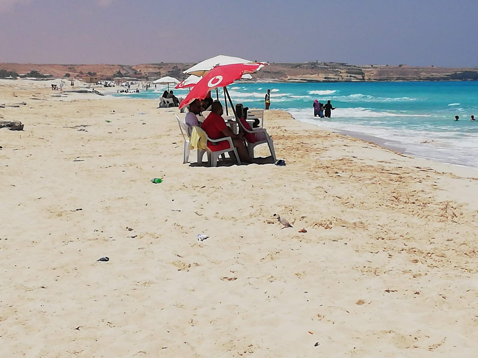 Foto van Umm al-Rakhm Beach en de nederzetting