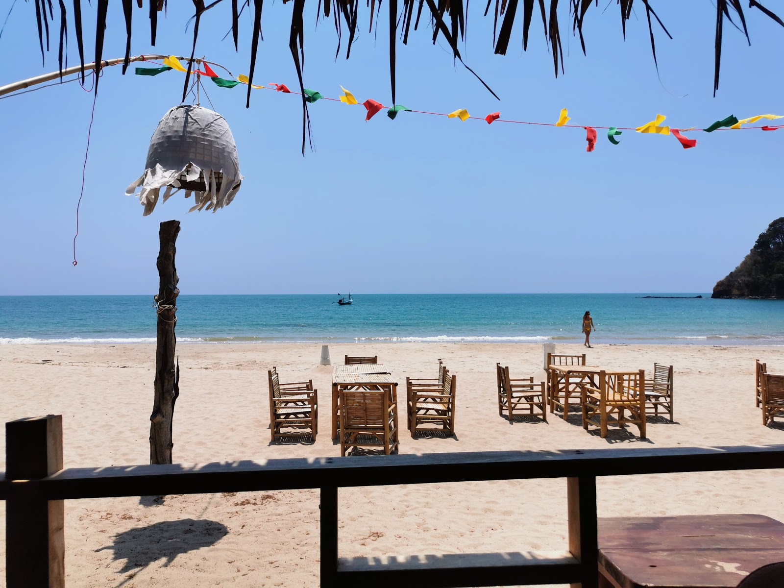 Photo de Khlong Chak Beach avec un rivage spacieux