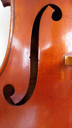 Geigen- und Saiteninstrumentenbauer Leopold Thomas-Robert - Musikgeschäft