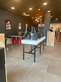 Atmosphère du Restaurant KFC Aulnoy les Valenciennes à Aulnoy-Lez-Valenciennes - n°3