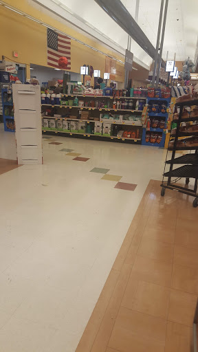 Supermarket «Super Stop & Shop», reviews and photos, 533 E Main St, Bay Shore, NY 11706, USA