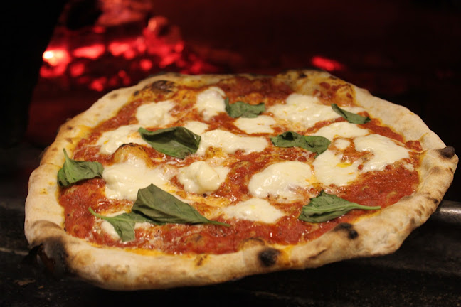 Aroma Woodfired Pizza - Pizza