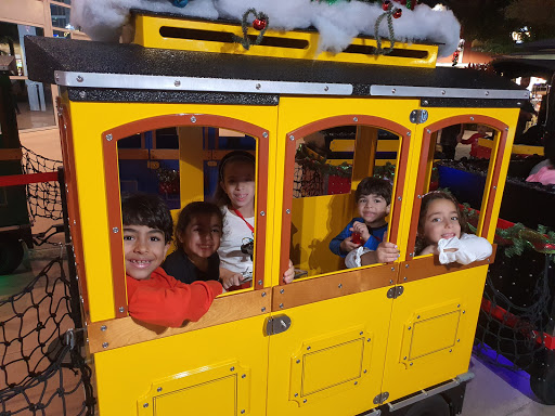 Shopping Mall «Orlando Vineland Premium Outlets», reviews and photos, 8200 Vineland Ave, Orlando, FL 32821, USA