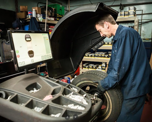 Auto Repair Shop «Greitens Auto Service», reviews and photos, 5804 W Bluemound Rd, Milwaukee, WI 53213, USA