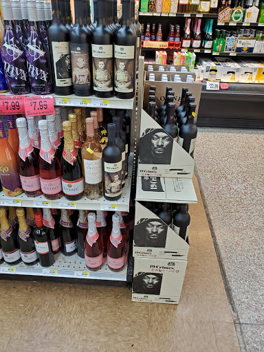 Grocery Store «Miles Supermarket», reviews and photos, 4127 E 131st St, Cleveland, OH 44105, USA