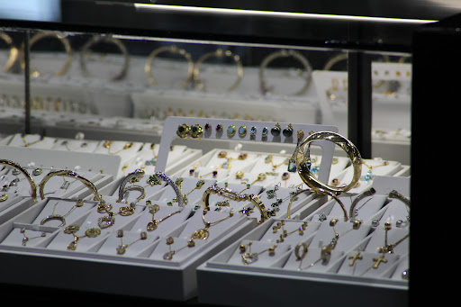 Jewelry Store «Shnayder Jewelry and Pawn Shop», reviews and photos, 110 Daniel Webster Hwy, Nashua, NH 03060, USA