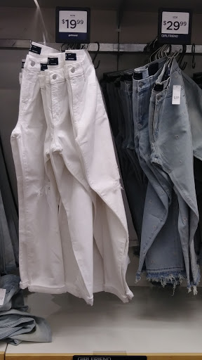 Clothing Store «Gap Outlet», reviews and photos, 12801 W Sunrise Blvd, Sunrise, FL 33323, USA