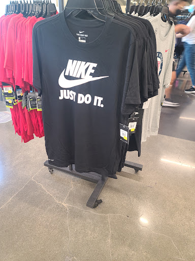 Sporting Goods Store «Nike Clearance Store», reviews and photos, 1275 Marina Blvd, San Leandro, CA 94577, USA