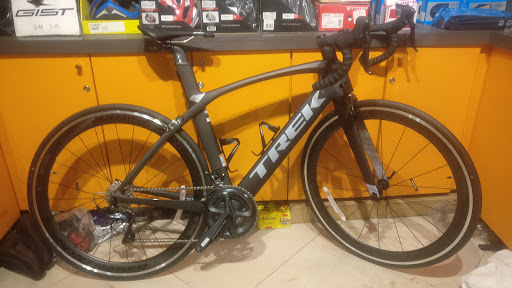 Bicycle Store «Trek Bicycle Store Cincinnati», reviews and photos, 9695 Kenwood Rd, Cincinnati, OH 45242, USA