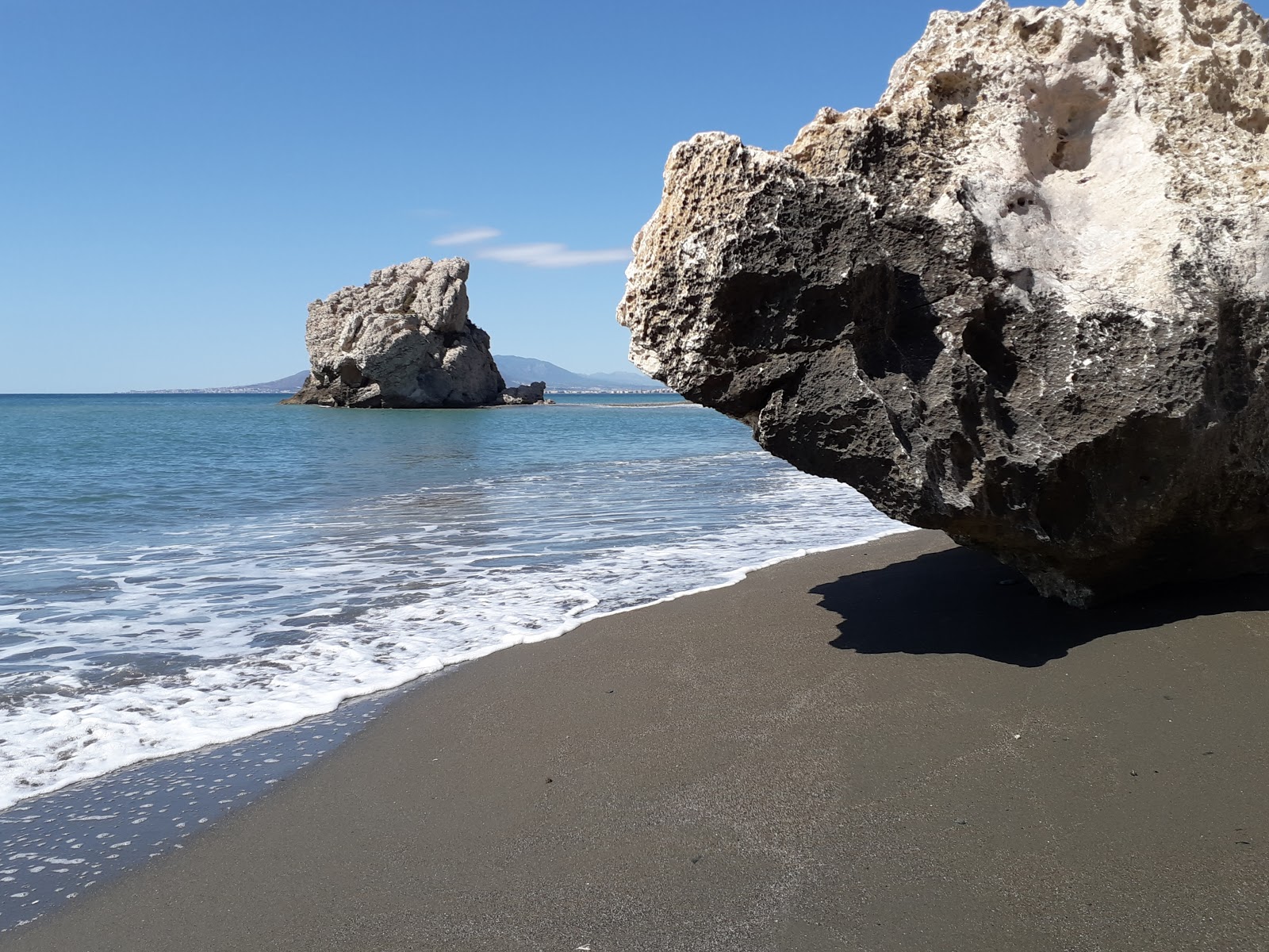 Φωτογραφία του Playa Penon με επίπεδο καθαριότητας βρώμικος