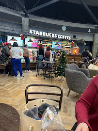 Atmosphère du Café Starbucks aéroport Lyon T1 à Colombier-Saugnieu - n°6