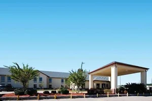 Columbia Inn & Suites image