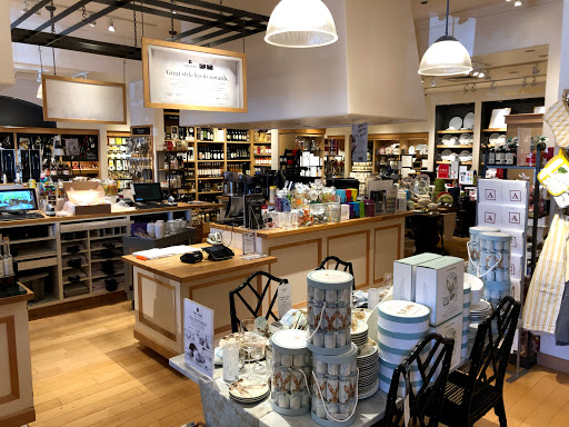 Kitchen Supply Store «Williams-Sonoma», reviews and photos, 3320 W Friendly Ave #108, Greensboro, NC 27410, USA