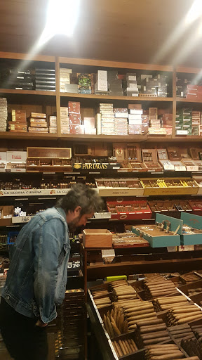 Liquor Store «Old Oaks Liquor», reviews and photos, 3006 Thousand Oaks Blvd, Thousand Oaks, CA 91362, USA