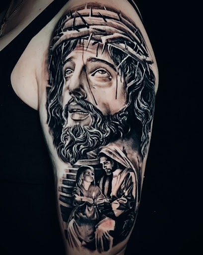 Explore couple hand tattoo ideas, creative tattoo ideas in Corona, available at Crop Circles Tattoo Studio