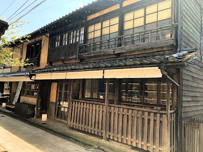 OZU+