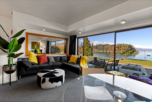 Comments and reviews of Aura Queenstown Limited