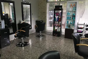 Salon y Peluqueria Realce image