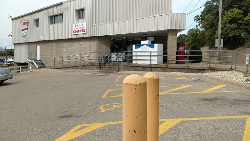 Beer Store «Vans Liquor Store», reviews and photos, 470 Sinsinawa Ave, East Dubuque, IL 61025, USA