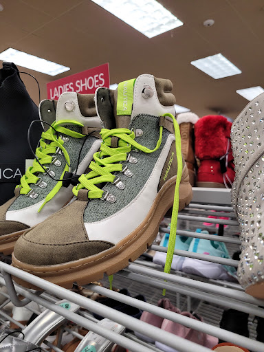 Clothing Store «Burlington Coat Factory», reviews and photos, 833 Lancaster Dr NE, Salem, OR 97301, USA