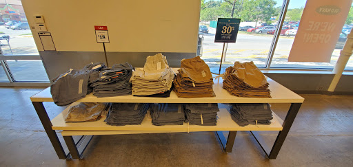 Clothing Store «Old Navy», reviews and photos, 3131 E Main St, Mohegan Lake, NY 10547, USA
