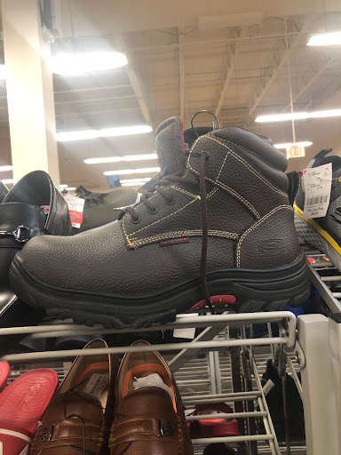 Clothing Store «Burlington Coat Factory», reviews and photos, 250 S Randall Rd, Elgin, IL 60123, USA