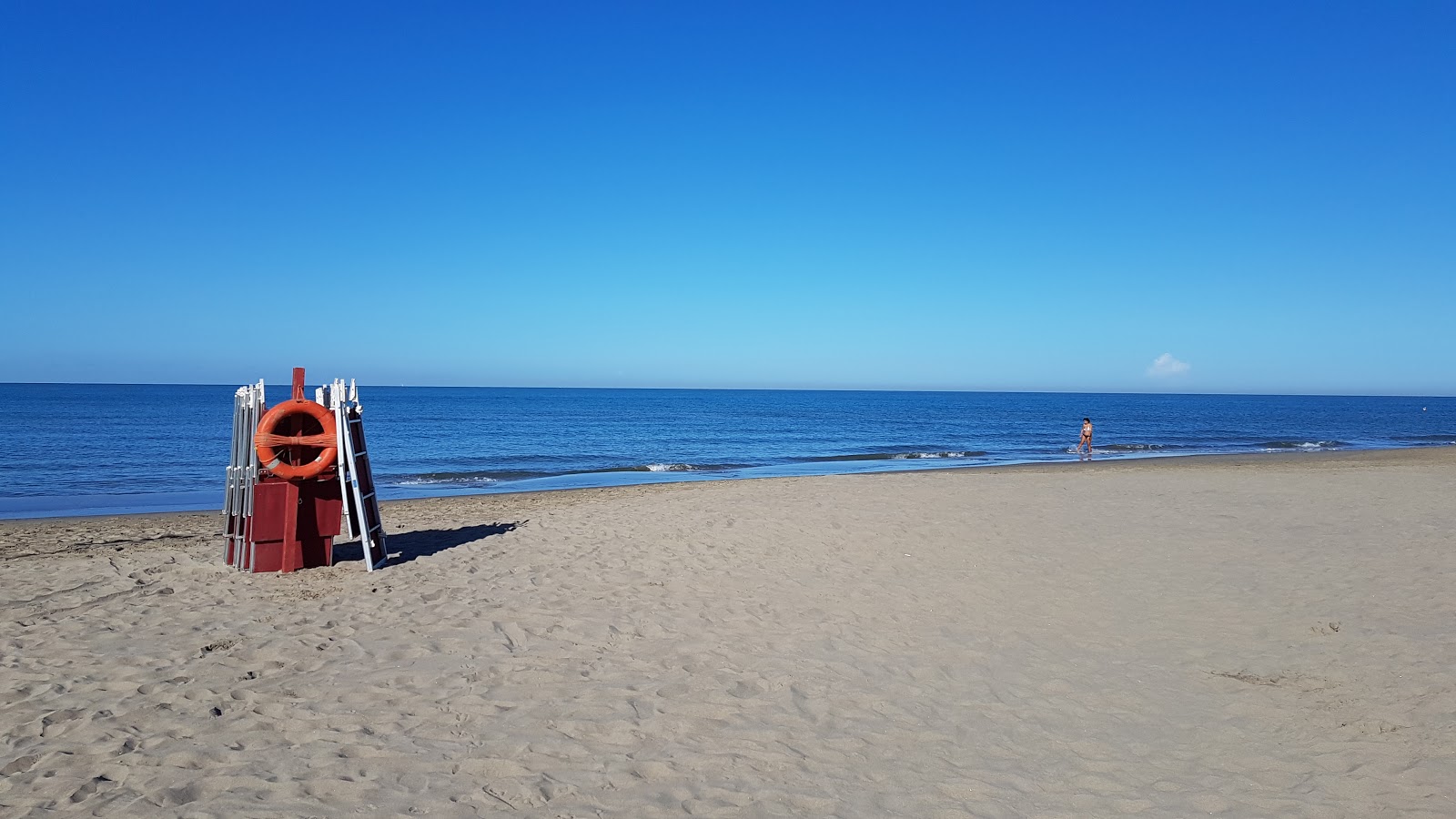 Foto av Spiaggia di Torvaianica med hög nivå av renlighet